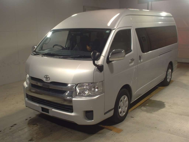 TOYOTA HIACE